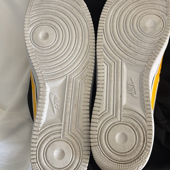 Nike Air Force 1 LV8 Sport University Gold Black and White Size 14 - Picture 3 of 5
